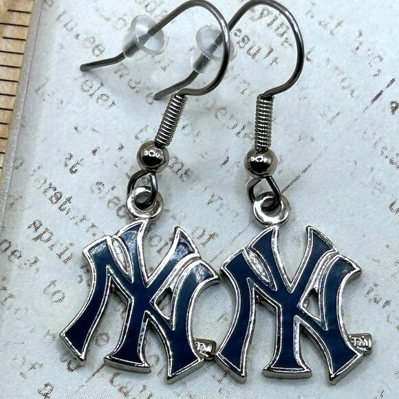 Official New York Yankee Logo Baseball Team Silver Blue Enamel Earrings Pierced - Picture 1 of 10